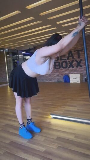 Rupinder Kaur Dhaliwal Instagram - #gymreels #workoutmotivation #workout #gymgirl #gymgirl #gymmotivation #ikkudi