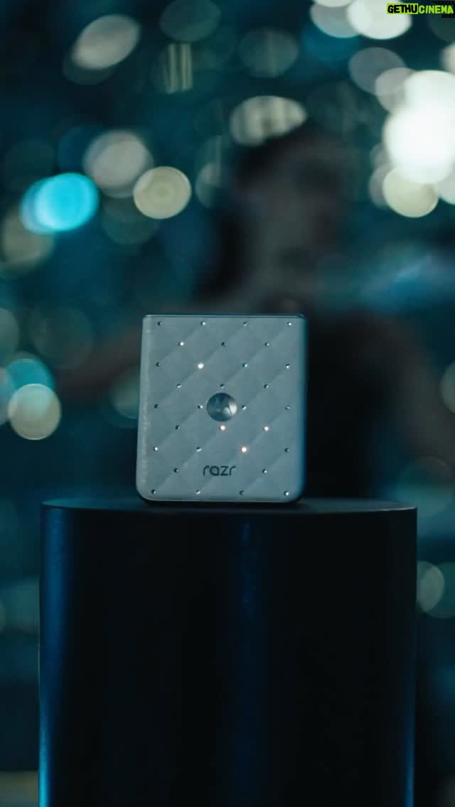 Rusanda Panfili - 6.9K Likes - Come along on a journey of brilliant sound and captivating crystals 💎 with @rusandapanfili 
Dare to dazzle with motorola razr 60 and moto buds loop adorned with Swarovski® crystals.
#BrilliantCollection #MotorolaCollections

#austria #violinista