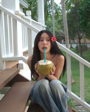 Rutricha Phapakithi Instagram - 🥥🌴🌺👙