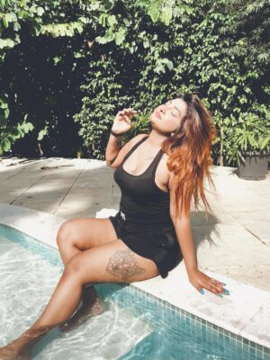 Rutuja Kamble Instagram - Pool hair , don’t care 🖤
