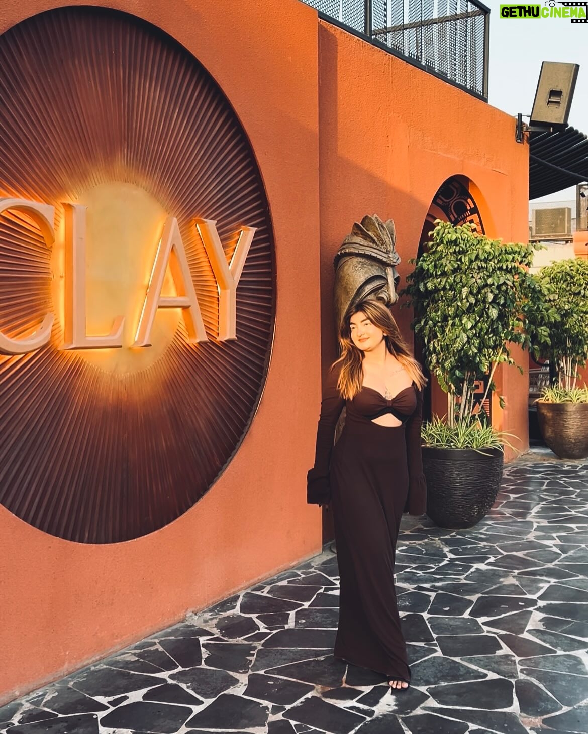 Rutuja Kamble - 3.1K Likes - @claydombivli Big thanks to Clay Dombivli Pool Bar & Kitchen for the amazing hospitality! Great vibes, delicious food, and a perfect setting—truly a memorable experience. 🌮🤎👜