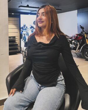 Rutuja Kamble Instagram - Office fit ♠️☕️
Top from @savana 

Use my code :Rutuja73❗️❗️❗️

#savana #ad #savanacampussquad #savanacampus #officefit #blackootd #gotoofficefit