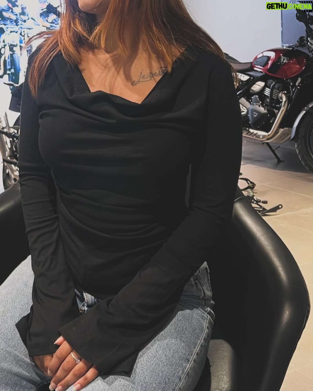 Rutuja Kamble - 3.7K Likes - Office fit ♠️☕️
Top from @savana 

Use my code :Rutuja73❗️❗️❗️

#savana #ad #savanacampussquad #savanacampus #officefit #blackootd #gotoofficefit