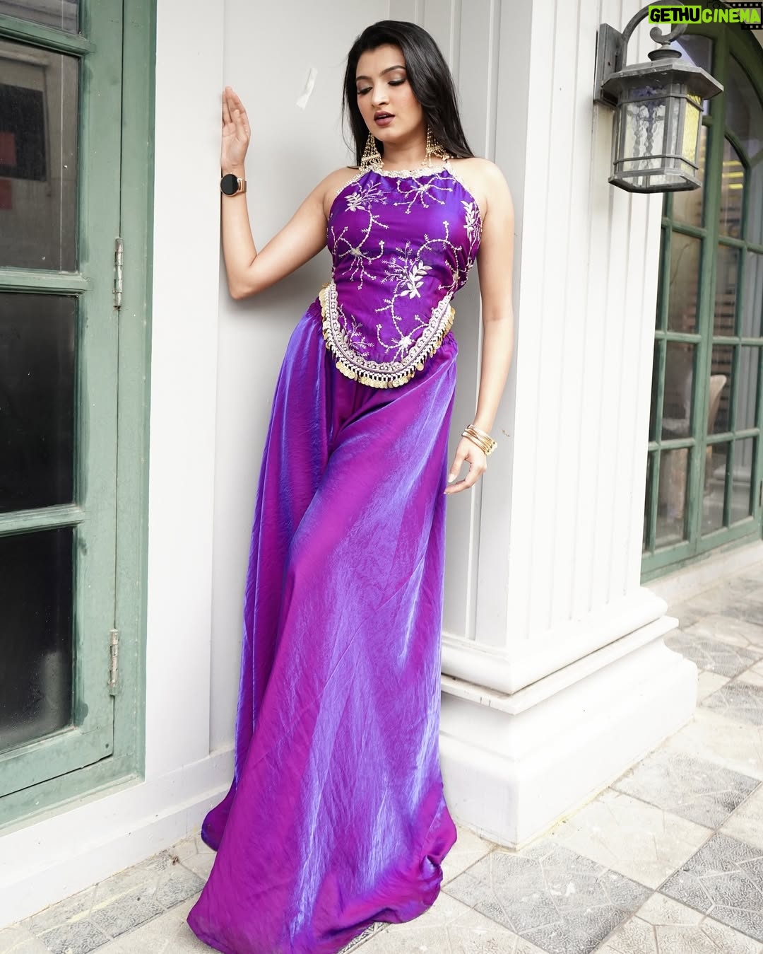 Rutuja Kulkarni - 6.1K Likes - 💜_💜 #StarPravahDhinchakDiwali2025 🤩🥳

👗: @upasanafashion 
HAIR AND MAKE UP : @saai_makeup_artist 
📸: @the_visualvibe_ 

#marathiactress #marathimulgi #indowestern #fashion #starpravah #ggmc #india