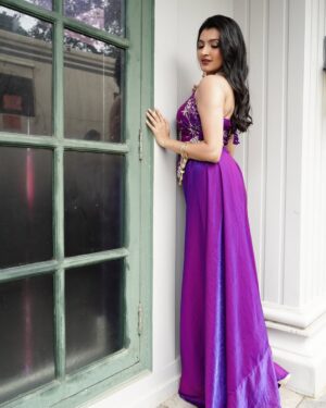 Rutuja Kulkarni Instagram - 💜_💜 #StarPravahDhinchakDiwali2025 🤩🥳
👗: @upasanafashion
HAIR AND MAKE UP : @saai_makeup_artist
📸: @the_visualvibe_
#marathiactress #marathimulgi #indowestern #fashion #starpravah #ggmc #india