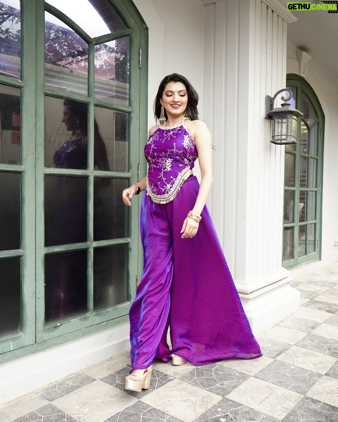 Rutuja Kulkarni - 6.1K Likes - 💜_💜 #StarPravahDhinchakDiwali2025 🤩🥳

👗: @upasanafashion 
HAIR AND MAKE UP : @saai_makeup_artist 
📸: @the_visualvibe_ 

#marathiactress #marathimulgi #indowestern #fashion #starpravah #ggmc #india
