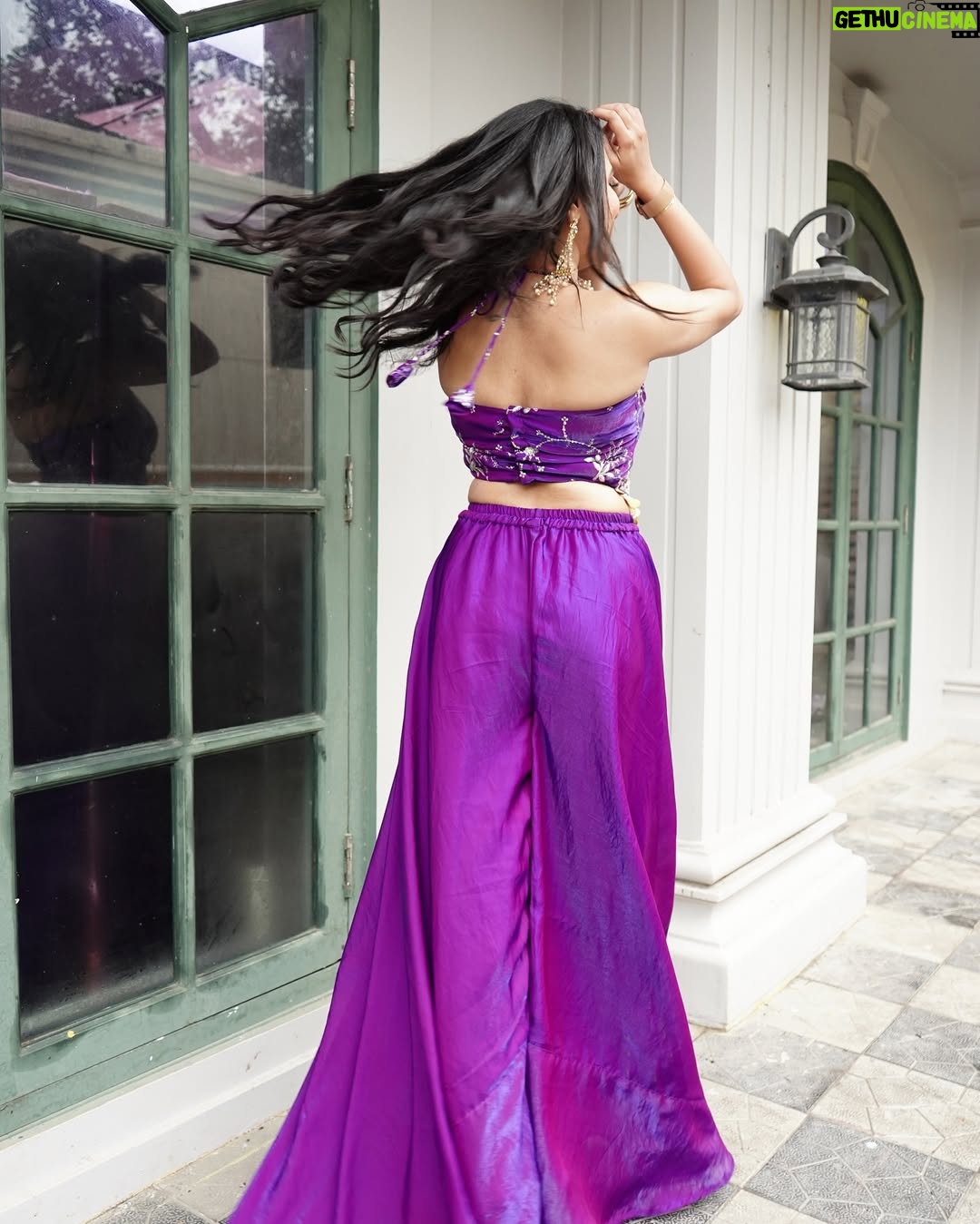 Rutuja Kulkarni - 6.1K Likes - 💜_💜 #StarPravahDhinchakDiwali2025 🤩🥳

👗: @upasanafashion 
HAIR AND MAKE UP : @saai_makeup_artist 
📸: @the_visualvibe_ 

#marathiactress #marathimulgi #indowestern #fashion #starpravah #ggmc #india