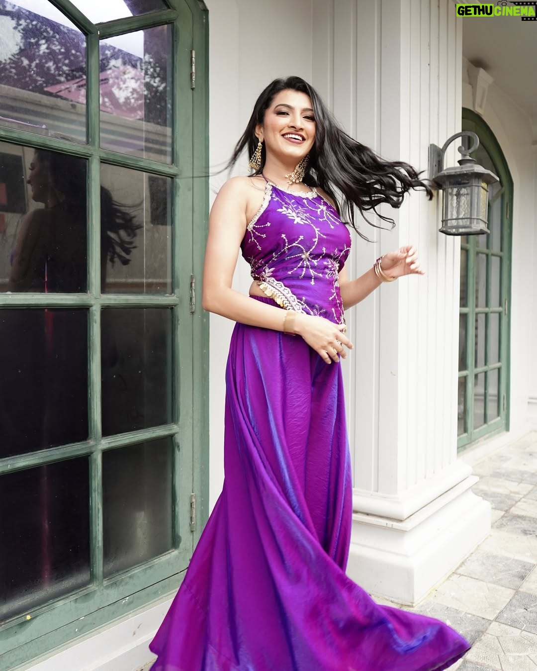 Rutuja Kulkarni - 6.1K Likes - 💜_💜 #StarPravahDhinchakDiwali2025 🤩🥳

👗: @upasanafashion 
HAIR AND MAKE UP : @saai_makeup_artist 
📸: @the_visualvibe_ 

#marathiactress #marathimulgi #indowestern #fashion #starpravah #ggmc #india