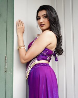 Rutuja Kulkarni Instagram - 💜_💜 #StarPravahDhinchakDiwali2025 🤩🥳
👗: @upasanafashion
HAIR AND MAKE UP : @saai_makeup_artist
📸: @the_visualvibe_
#marathiactress #marathimulgi #indowestern #fashion #starpravah #ggmc #india