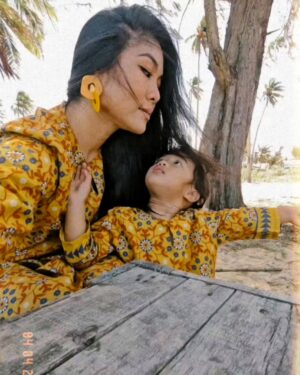 Ruzana Ibrahim Instagram - East Coast Raya with My little Miss Sky