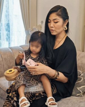 Ruzana Ibrahim Instagram - East Coast Raya with My little Miss Sky
