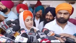 Rweehma Roy Instagram - To our Yodha, we got to visit Shri Akal Takht Sahib for your birthday. You weren’t here with us physically but we felt your presence in our hearts. We are connected spiritually, and you will always guide us on your path. 🙏🏽 Your youth missed you on your special day…On your behalf we were able to do seva and give backpack kits to the youth. You always talked about how we need to improve and educate our next generation. We miss you 🌹
“Education is the most powerful weapon you can use to change the world”
#deepsidhu