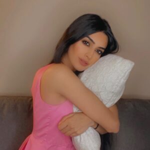 Rweehma Roy Instagram - Lean on me 🌸