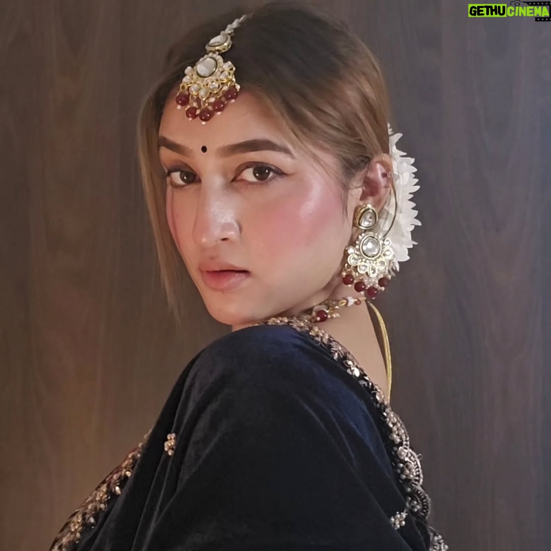 Sabnam - 1.1K Likes - Jewellery @zevarandzari