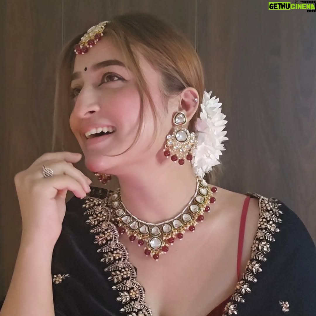 Sabnam - 1.1K Likes - Jewellery @zevarandzari
