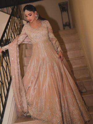 Saboor Aly Instagram - Dressed for the season, glowing together @saadbinshahzad_official & @bemenofficial_ 🕊️

📸 @omgmoods 
💄 @faizas.salon 
💎 @zevargram 
🫶🏻 @iamwaleednadeem