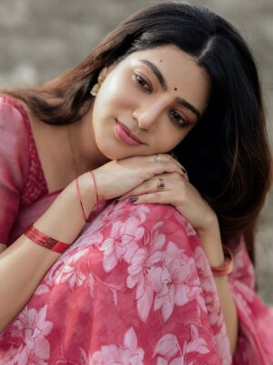 Sai Priya Deva Instagram - கண்ணுக்குள் பொதிவாய்ப்பேன் ❤️🧿 #love #lover #happiness #happy #beyourself #loveyourself #happyday #flim #bepositive #beyourself #photographer #tamil #tamilnadu #movie #positivity #postivethinking #power #heart 
Pc : @mr.lens__photography @mr.lens_studios 
Stylist : @styledbysafeera 
Hair and make up: @kalai_hair_and_makeup