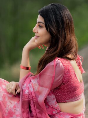 Sai Priya Deva Instagram - கண்ணுக்குள் பொதிவாய்ப்பேன் ❤️🧿 #love #lover #happiness #happy #beyourself #loveyourself #happyday #flim #bepositive #beyourself #photographer #tamil #tamilnadu #movie #positivity #postivethinking #power #heart 
Pc : @mr.lens__photography @mr.lens_studios 
Stylist : @styledbysafeera 
Hair and make up: @kalai_hair_and_makeup
