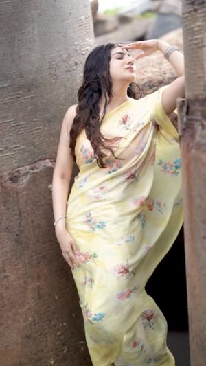 Sai Priya Deva Instagram - When you beautiful inside it will glow outside ❤️
Stylist : @styledbysafeera 
Makeup : @kalai_hair_and_makeup 
Shot by : @lumo_photographyy 
#love #beyourself #loveyourself #happiness #beauty #positivity #selflove #actress #loveislove