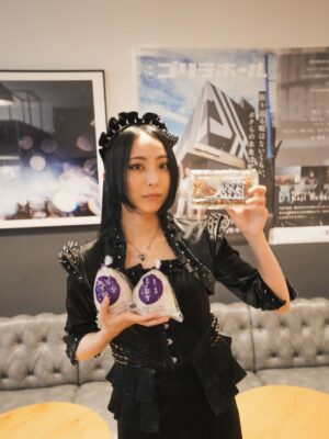 Saiki Atsumi Instagram - この間の大阪公演、母が差し入れに

泉州の水なすと、くぎにを持ってきてくれたのよー

嬉しすぎたぁ。大好きなんだぁ。

写真ありがとう♡
@pickles_0808 

#bandmaid
