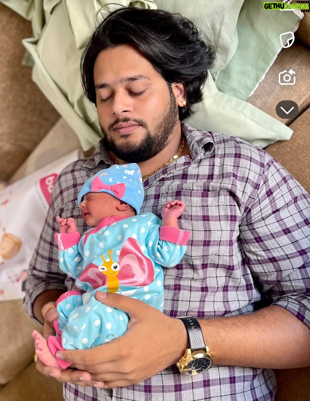 Saima - 31.4K Likes - Aaj ke din meri zindagi ka sabse khoobsurat tohfa paida hua tha… 4maaj k din hi meri zindagi ne apna sabse khoobsurat rang dekha ❤️meri jaan, jo dekhte hi dekhte 4 saal ki ho gayi ❤️ Har muskaan uski meri duniya roshan kar deti hai. Aur @shystyles2109 jaan ko dil se thank you & love you, mujhe itna pyara tohfa diya… Tum dono meri duniya ho. 🫶✨”