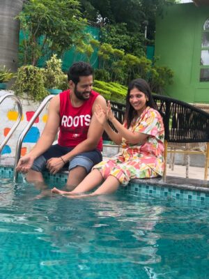 Saima Instagram - Falling for you more with every splash, every smile❤️