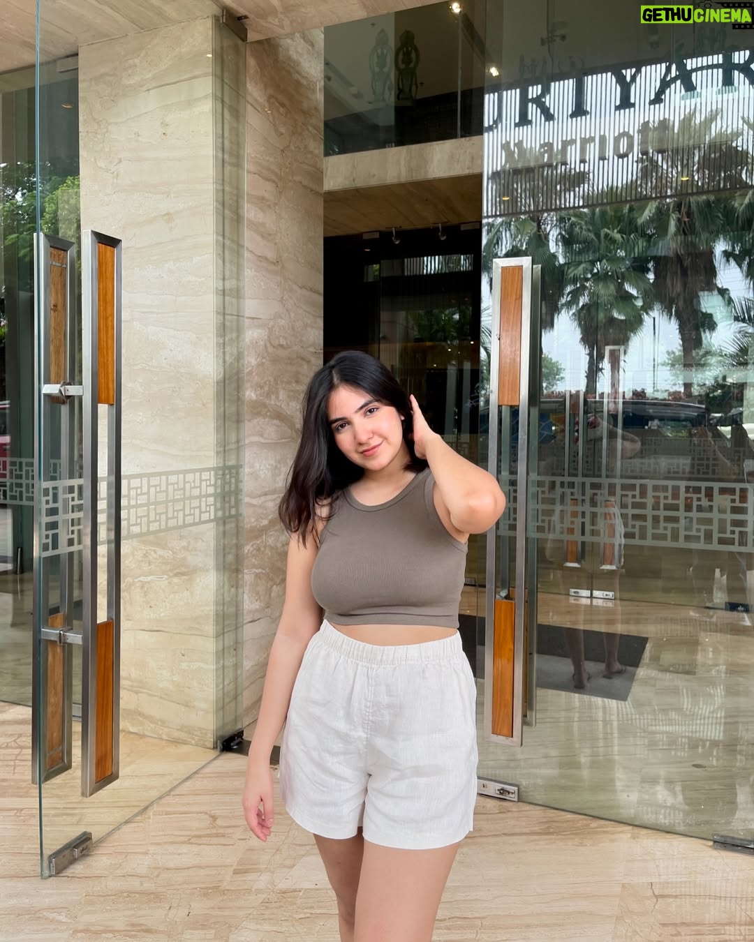 Sakshi Agrawal - 4.1K Likes - 👒