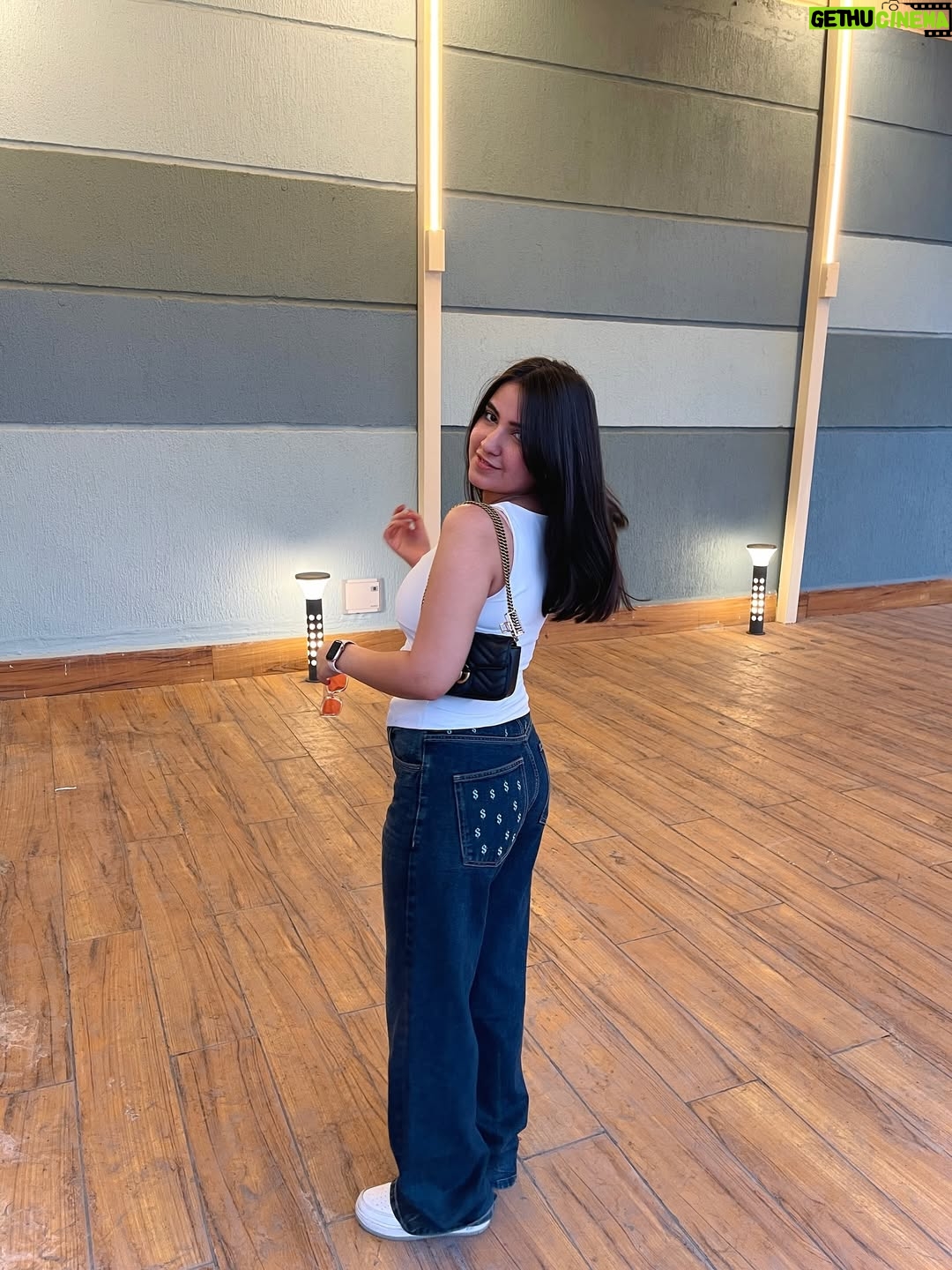 Sakshi Agrawal - 2.9K Likes - My camera’s pov 🤍

.

.

.

.
#whiteandblue #fitcheck #ootd #outfitinspiration #summerfit #basic #basicstyle #basicoutfit