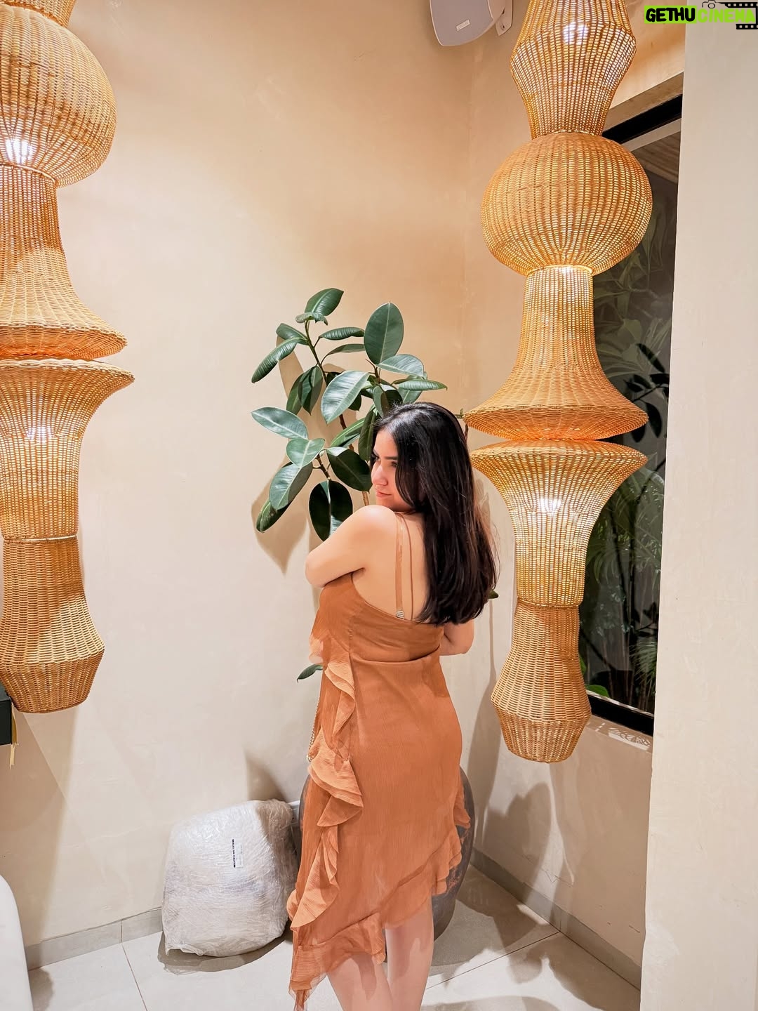 Sakshi Agrawal - 2K Likes - In a garden of grace 🧡

.

.

#browndress #boho #subtle #subtlelook #outfitoftheday #brown 
[ goa, vacation, frills, dresses , housemusic]