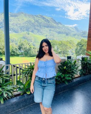 Sakshi Agrawal Instagram - ⛰️✨