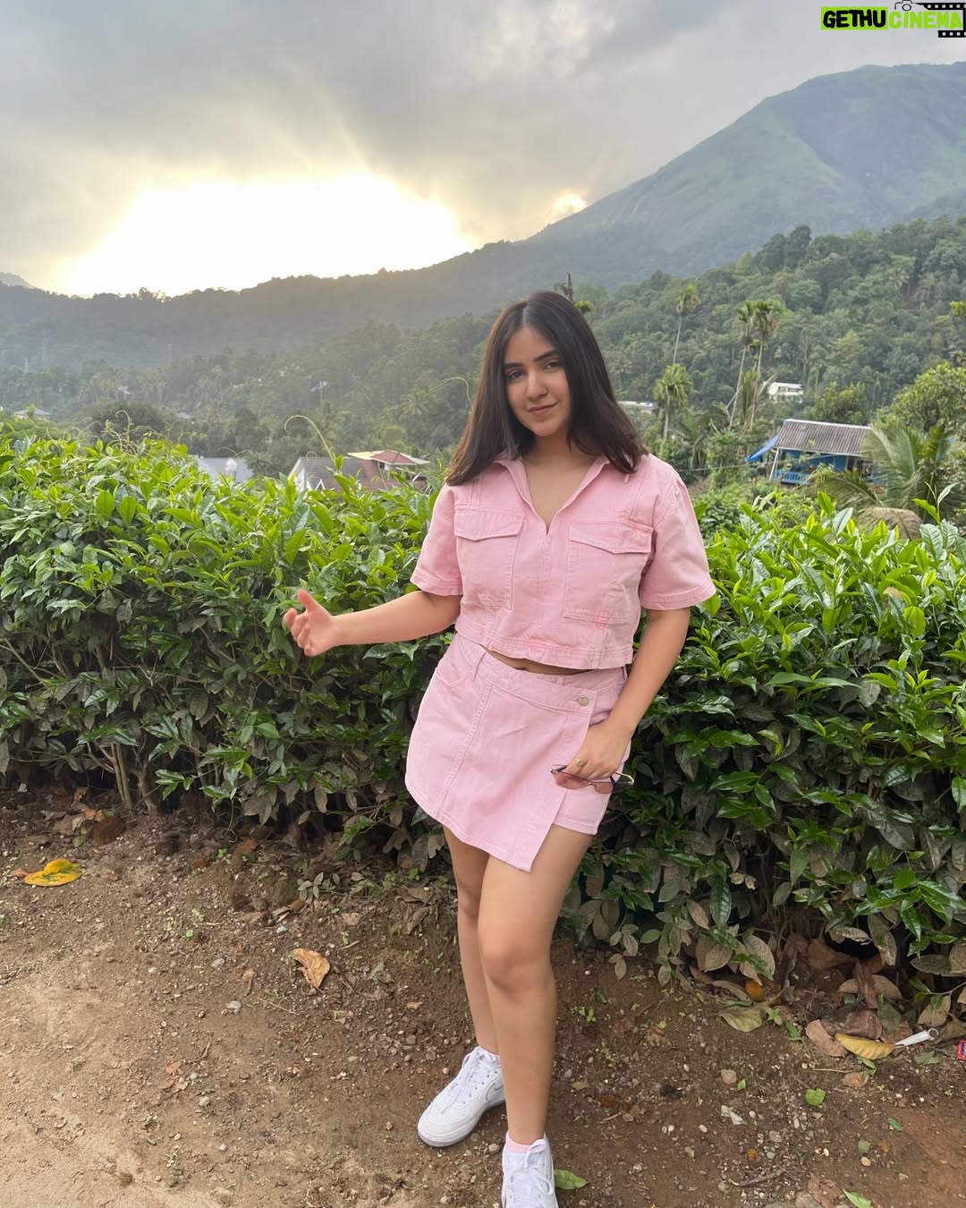 Sakshi Agrawal - 3.1K Likes - 🎀