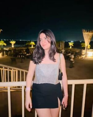 Sakshi Agrawal Instagram - Pretty on purpose 🪩✨
.
.
.
.
#bling #blingy #silver #sequins #birthdayfit #partyfit #partywear #skirttop