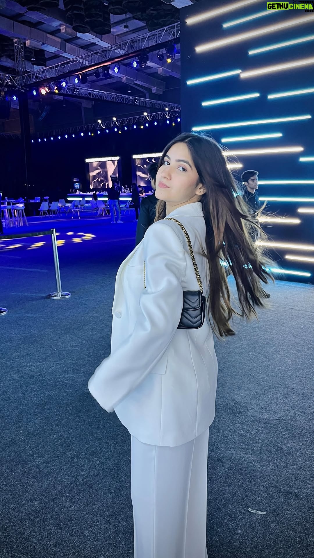 Sakshi Agrawal - 5.1K Likes - #sponsored | Let me take you through an eventful day of my life, I attended the one of a kind - L’Oréal Professionnel Scalp Beauty Event, where beauty meets technology.
Thanks to my hair pro @swati.khilrani.makeovers from New Pearl Salon who guided me through the entire event and helped me understand the importance of scalp health.
The whole experience was very insightful and fun! 
Each zone was very innovative & had its own specifications
I was recommended Scalp Advanced Anti-Oiliness Range for my oily scalp 
which contains 3% AHA and helps in 78% less sebum in one use and helps unclog the scalp surface from dirt, oil and sweat.

I got to learn so much for this event and can’t wait to try out the products!
To get your personalised diagnosis, in-salon Scalp Advanced treatment or to get their retail products visit your nearest L’Oréal Professionnel partnered salon today.

#BreakTheCycle
#NewStartAhead
#ScalpAdvanced @lorealpro_ education_india @lorealpro 

.

.

.

.

.

#haircare #hairknowledge #hair #hairstylist #hairdresser #hairgoals #hairdreams #event #fashionblogger #fashionblogging #lifestyleblogger #lifestylebloggers #lifestyle #loreal #lorealpro #events #reeloftheday #shampoo #comdituoner #scalp #scalpcare