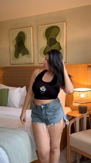 Sakshi Agrawal Instagram - Don’t look at me 👁️
Top from @realnrare_byriya 🖤
.
.
#casual #tanktop #lookoftheday #comfyoutfit #blacktop #outfitoftheday #basic