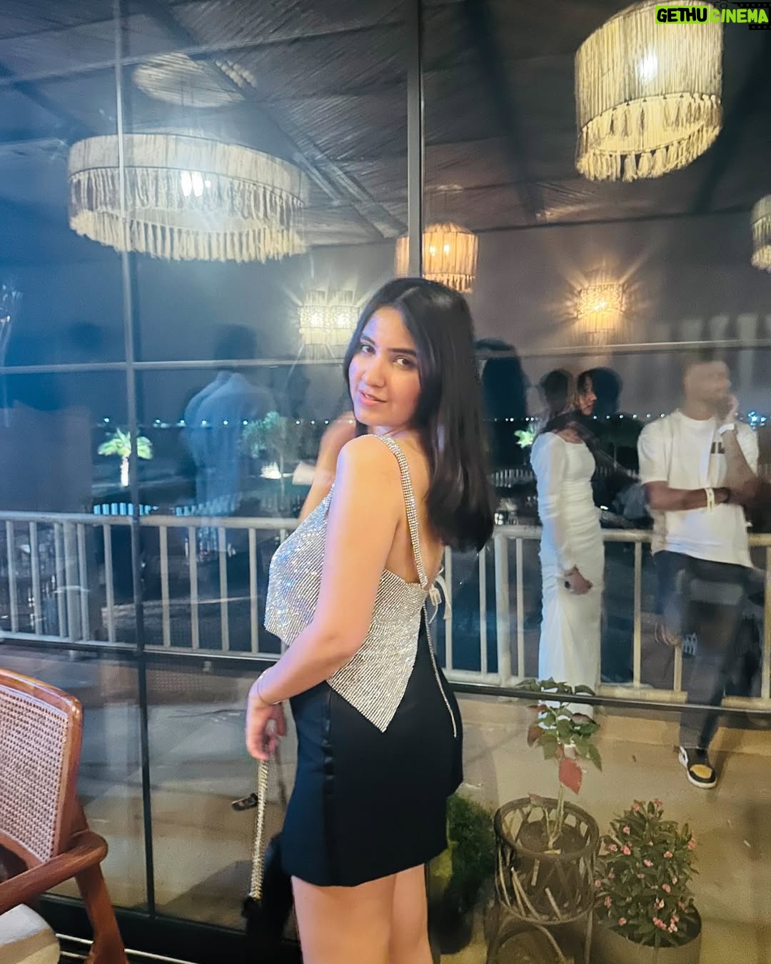 Sakshi Agrawal - 2.7K Likes - Pretty on purpose 🪩✨

.

.

.

.

#bling #blingy #silver #sequins #birthdayfit #partyfit #partywear #skirttop