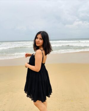 Sakshi Agrawal Instagram - 🖤