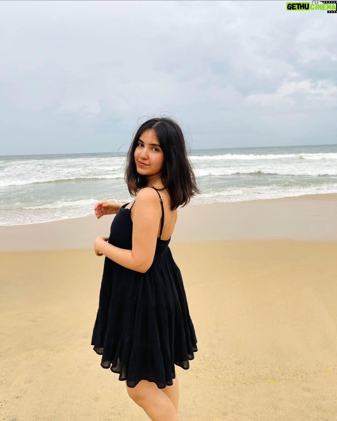 Sakshi Agrawal - 3.4K Likes - 🖤
