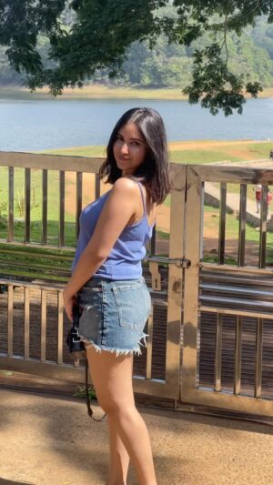 Sakshi Agrawal Instagram - 🍃☀️
.
.
.
#ootd #basics #outfitoftheday #sea #vacay #vacayoutfit #fashionblogger #fashionblogging #knitted