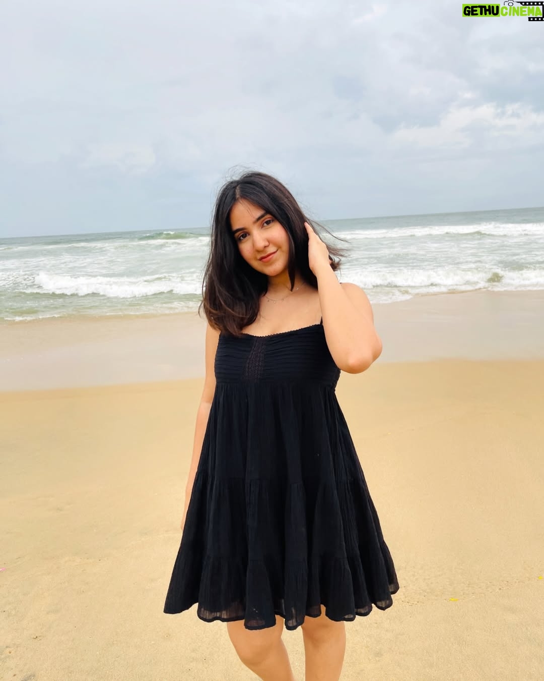 Sakshi Agrawal - 3.4K Likes - 🖤