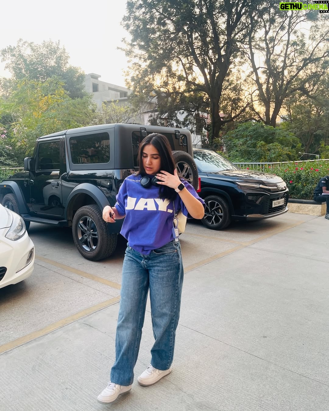 Sakshi Agrawal - 2.1K Likes - my camera’s pov <3

.

.

.

#streetwear #tshirt #basic #basics #ootd
