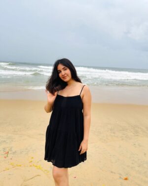 Sakshi Agrawal Instagram - 🖤