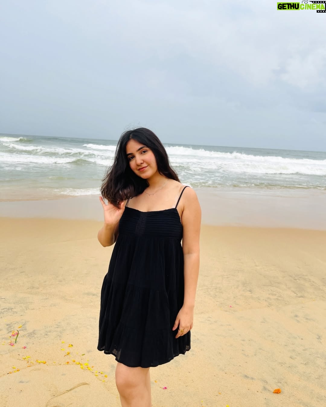 Sakshi Agrawal - 3.4K Likes - 🖤