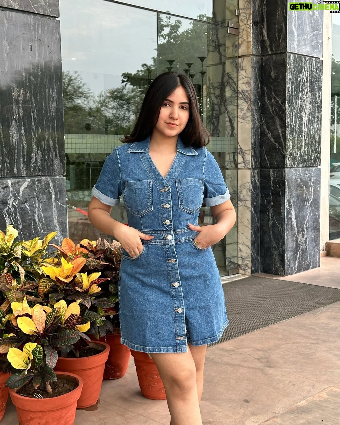 Sakshi Agrawal - 3.6K Likes - 👽