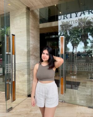 Sakshi Agrawal Instagram - 👒