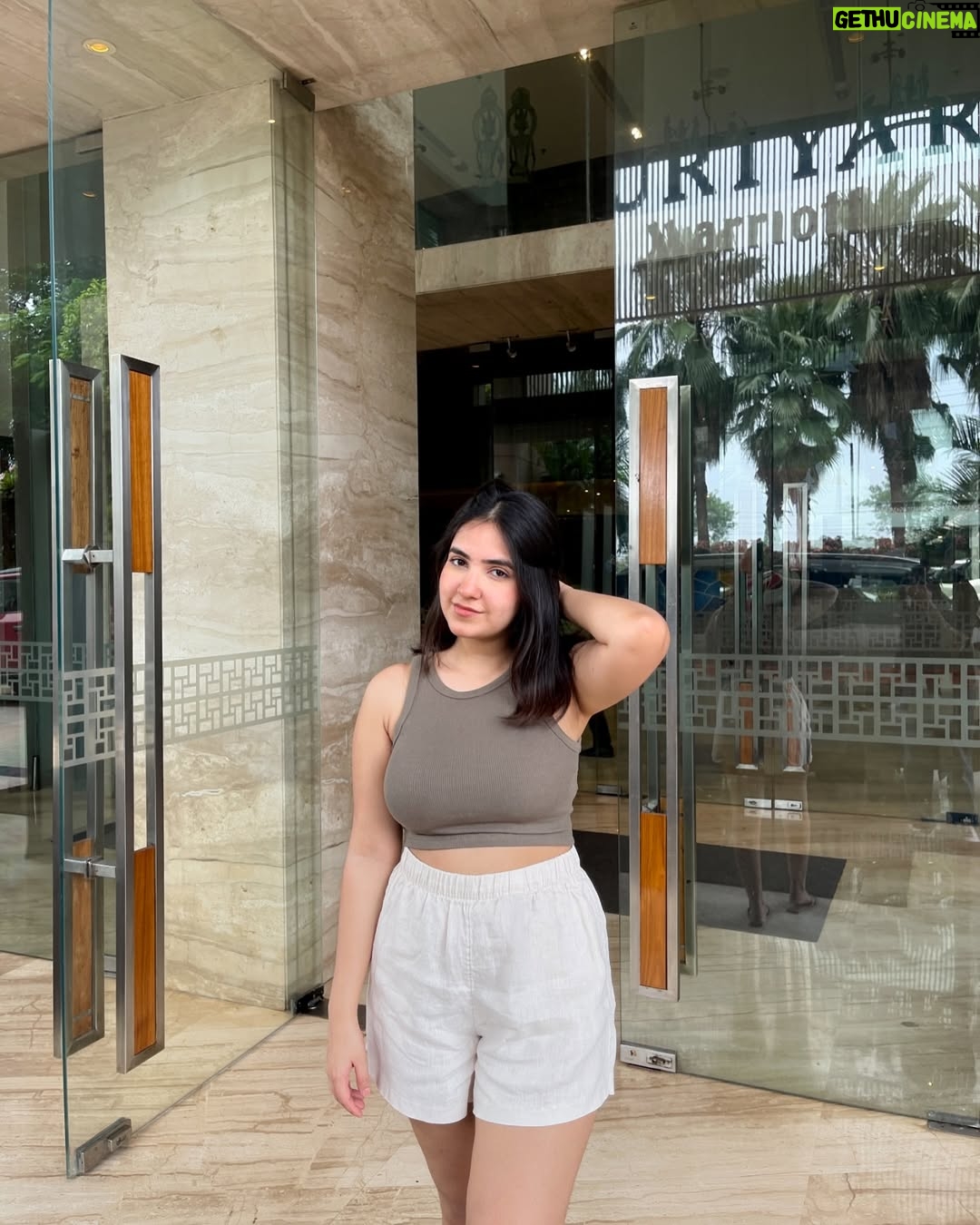 Sakshi Agrawal - 4.1K Likes - 👒