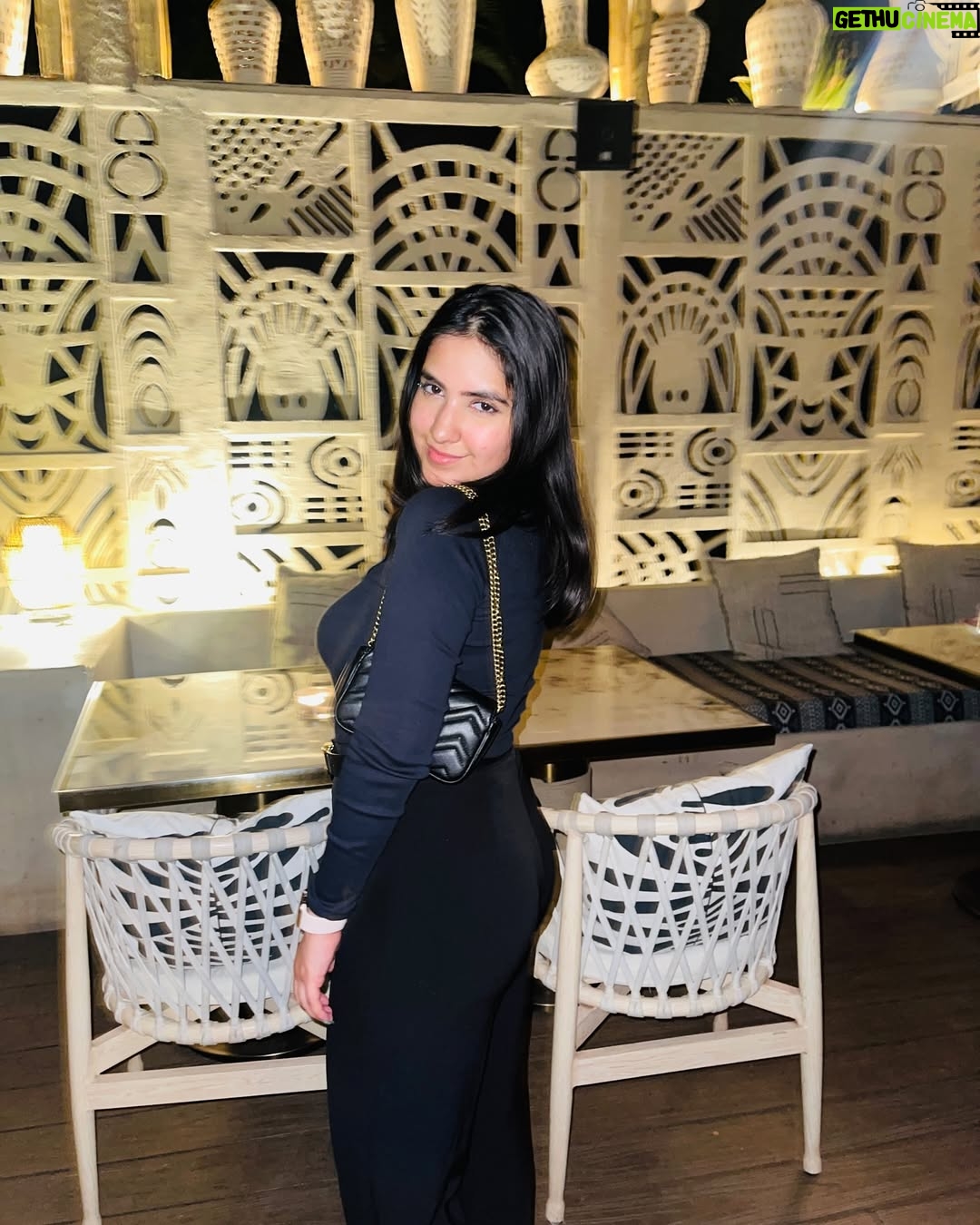 Sakshi Agrawal - 2.1K Likes - Past our bedtime 🖤

Outfit details ⬇️
Top @zara 
Trousers @hm
Belt @louisvuitton 
Bag @gucci 

#allblack #partylook #partynight #ootd #outfitinspo #netted