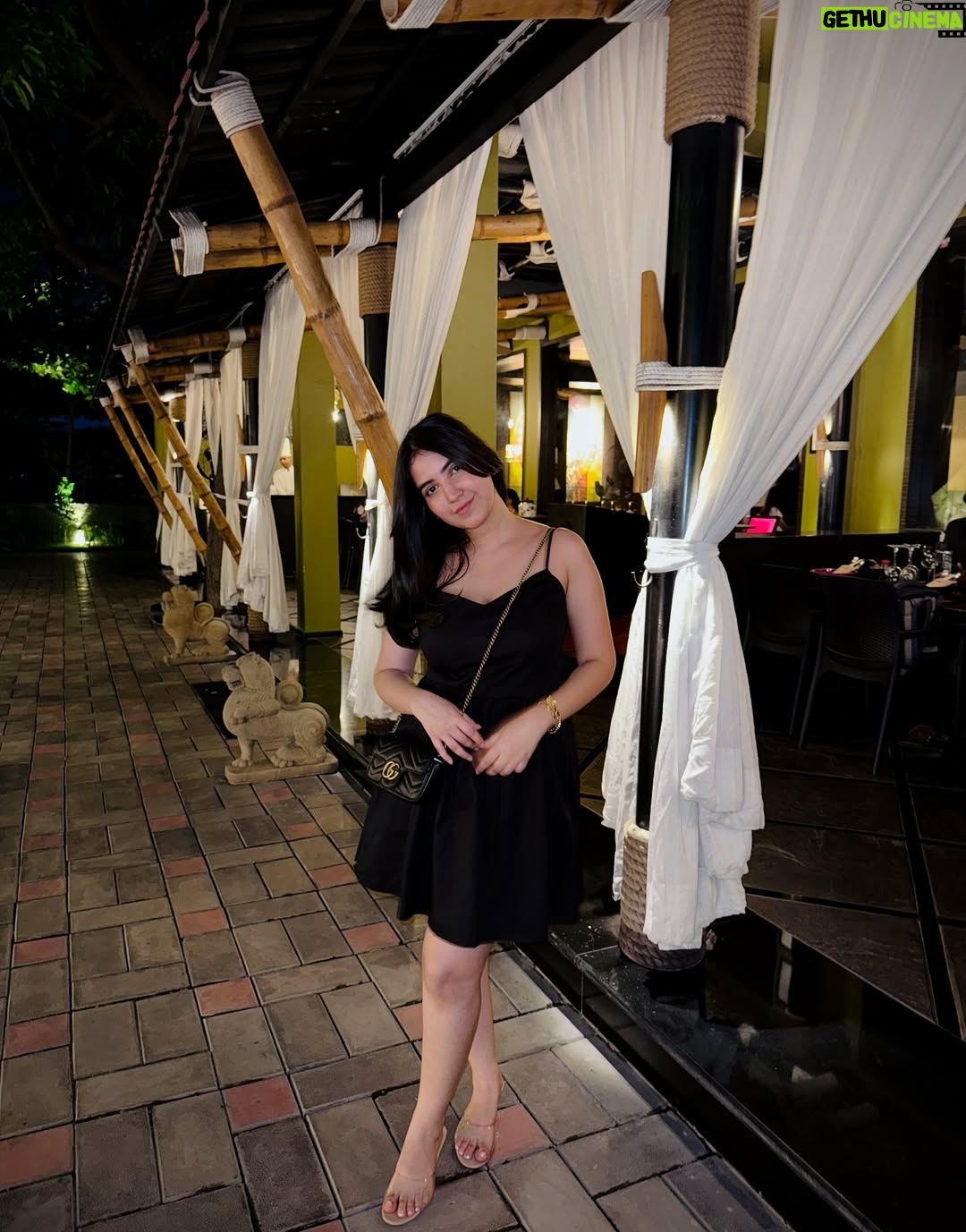 Sakshi Agrawal - 2.1K Likes - 🖤🖤

.

.

.#black #blackdress #allblack #ootd #dinneroutfit #subtlelook