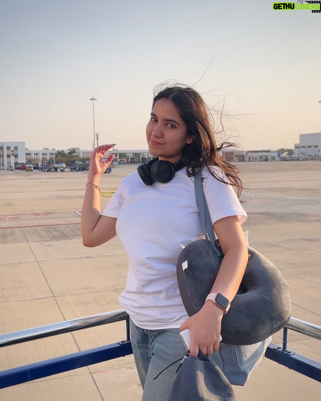 Sakshi Agrawal - 2.1K Likes - Happiest when travelling 🛫🤍

.

.

.

.

#basics #travel #travelphotography #flight #travelgram