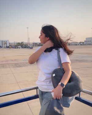 Sakshi Agrawal Instagram - Happiest when travelling 🛫🤍
.
.
.
.
#basics #travel #travelphotography #flight #travelgram
