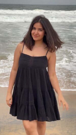 Sakshi Agrawal Instagram - 🌊🖤
.
.
.
#beach #beaches #dress #vacation #vacay #fashionblogger #fashionblogging #blackdress
